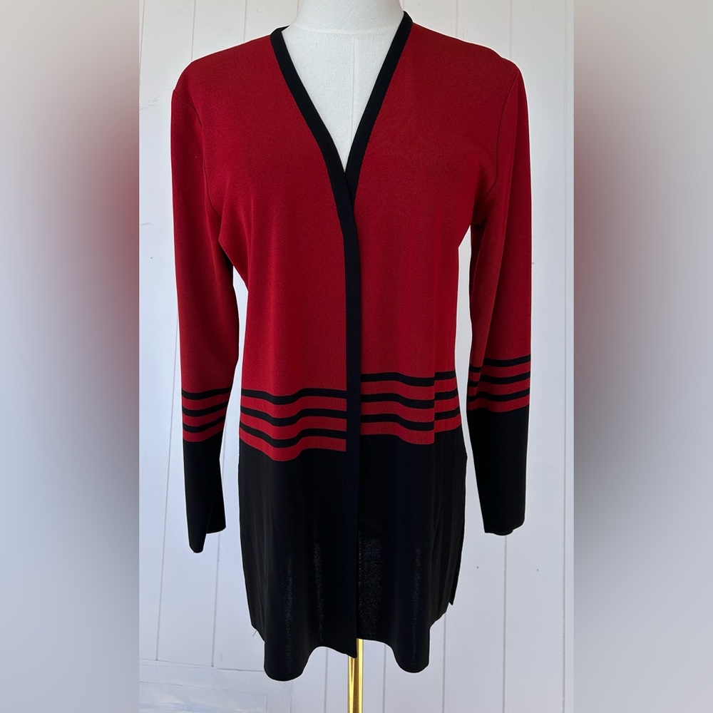 Misook‎ Women’s Open Front Colorblock Knit Jacket
Red/Black Size Small